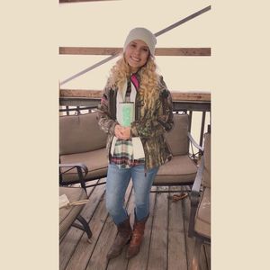 Meet your Posher, Ariel